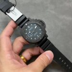 Panerai PAM2231 42 мм, карбоновое волокно